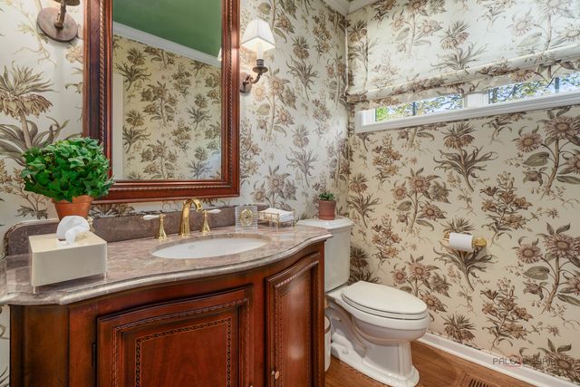 2148 Royal Ridge Drive, Northbrook, IL 60062