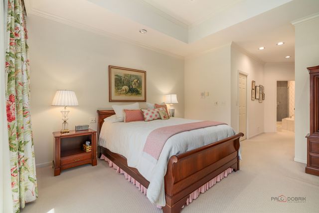 2148 Royal Ridge Drive, Northbrook, IL 60062