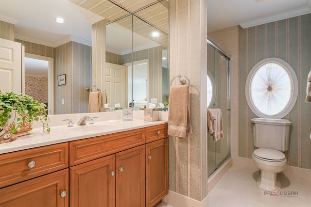 2148 Royal Ridge Drive, Northbrook, IL 60062