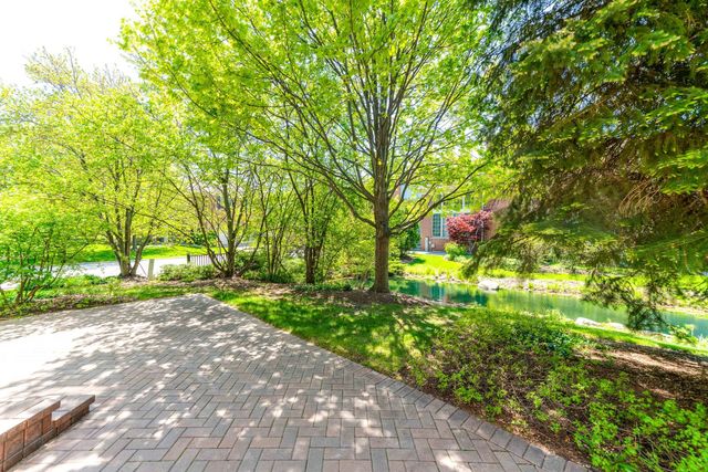 2148 Royal Ridge Drive, Northbrook, IL 60062