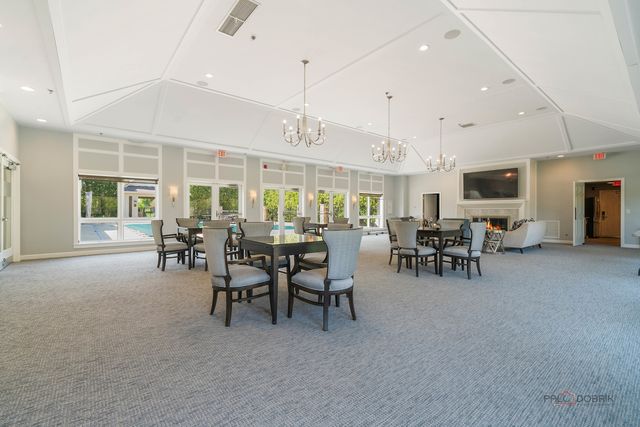 2148 Royal Ridge Drive, Northbrook, IL 60062