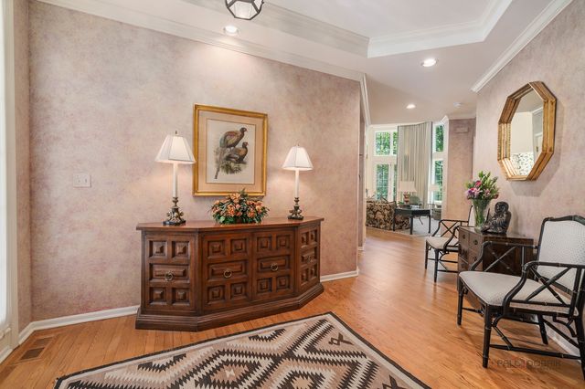 2148 Royal Ridge Drive, Northbrook, IL 60062