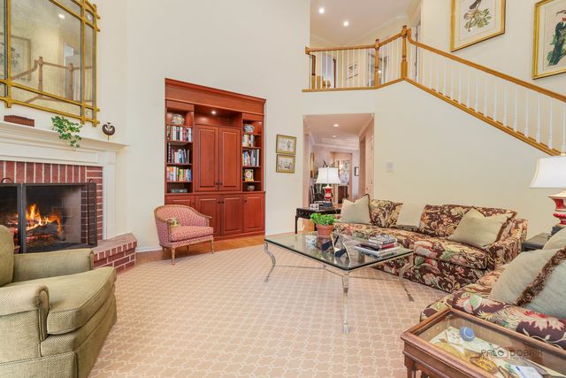 2148 Royal Ridge Drive, Northbrook, IL 60062