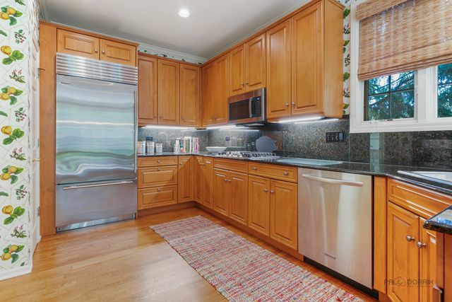2148 Royal Ridge Drive, Northbrook, IL 60062