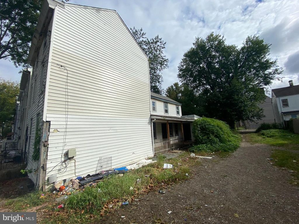 526 LAMBERTON ST, Trenton, NJ 08611 — photo 2