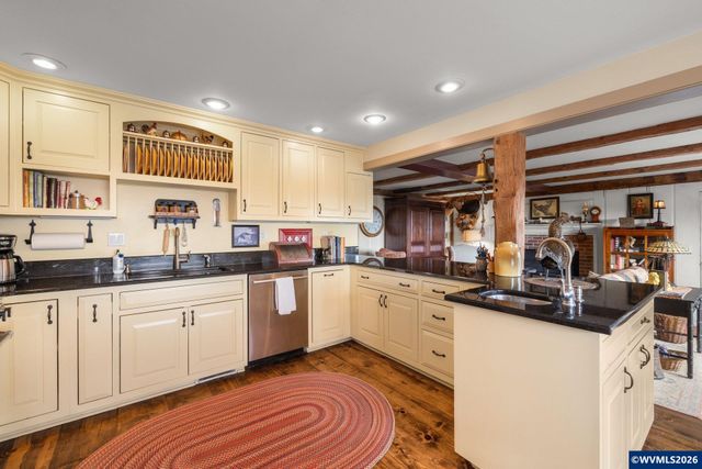 4725 Eola Dr NW, Salem, OR 97304