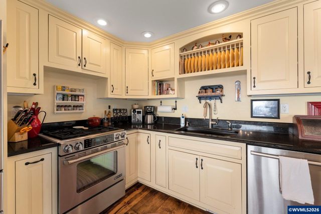 4725 Eola Dr NW, Salem, OR 97304