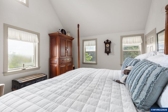 4725 Eola Dr NW, Salem, OR 97304