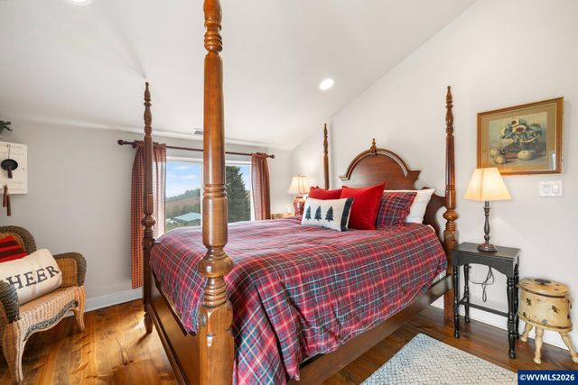 4725 Eola Dr NW, Salem, OR 97304