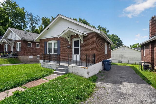 8024 Cler Avenue, St Louis, MO 63114