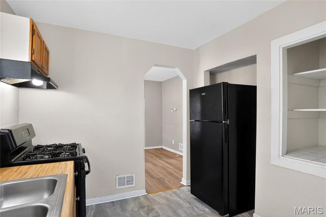 8024 Cler Avenue, St Louis, MO 63114