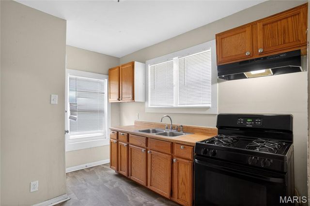 8024 Cler Avenue, St Louis, MO 63114