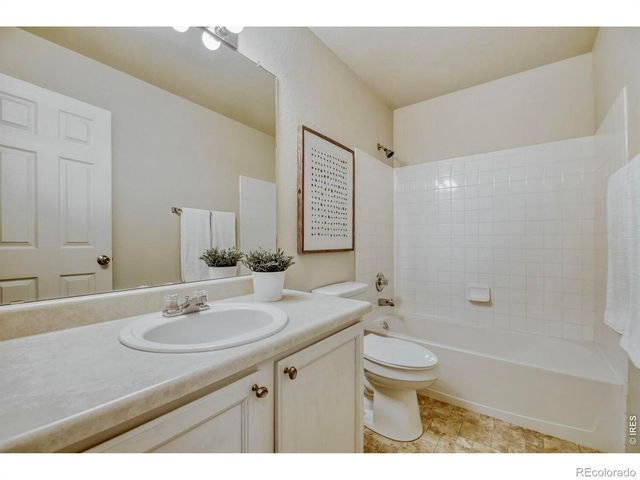 19174 E Wyoming Drive 103, Aurora, CO 80017