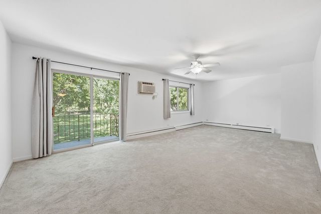 5740 Concord Lane 13, Clarendon Hills, IL 60514