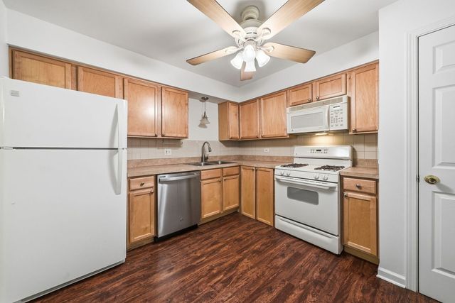 5740 Concord Lane 13, Clarendon Hills, IL 60514