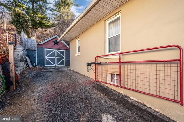 3521 OAK ST, Laureldale, PA 19605