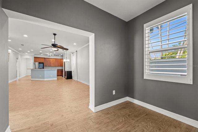 967 49TH AVENUE N, St Petersburg, FL 33703