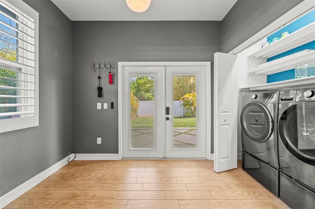 967 49TH AVENUE N, St Petersburg, FL 33703