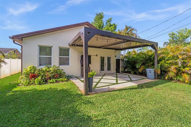 967 49TH AVENUE N, St Petersburg, FL 33703