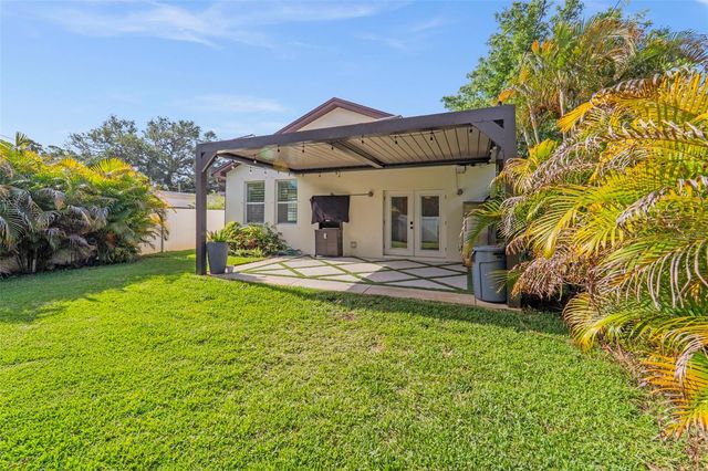 967 49TH AVENUE N, St Petersburg, FL 33703