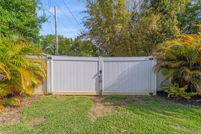 967 49TH AVENUE N, St Petersburg, FL 33703