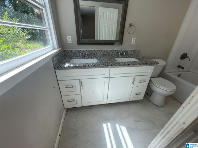 2705 4TH PLACE NW, Center Point, AL 35215