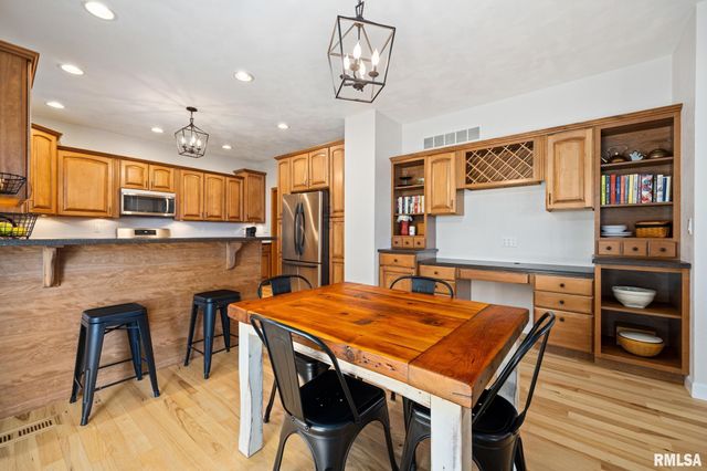 1609 FIELDSTONE Court, Chillicothe, IL 61523
