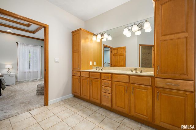 1609 FIELDSTONE Court, Chillicothe, IL 61523