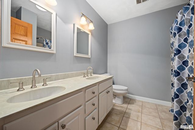 1609 FIELDSTONE Court, Chillicothe, IL 61523