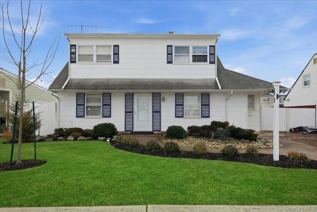 24 Crag Lane, Levittown, NY 11756