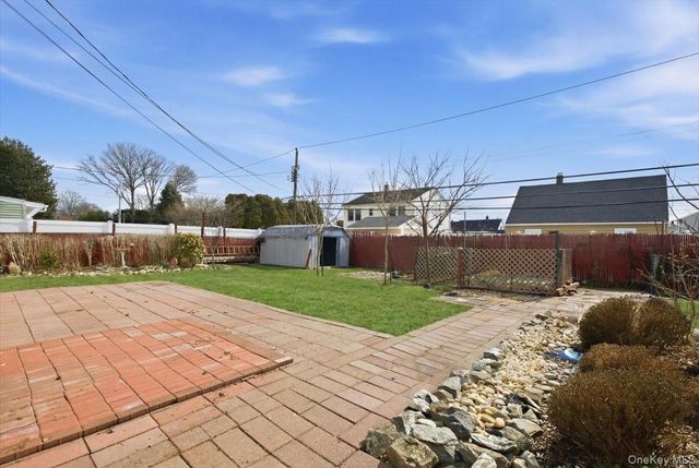 24 Crag Lane, Levittown, NY 11756