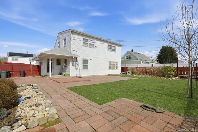 24 Crag Lane, Levittown, NY 11756