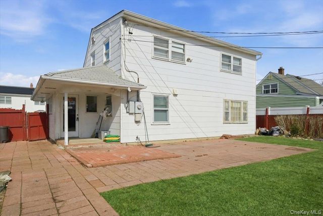 24 Crag Lane, Levittown, NY 11756