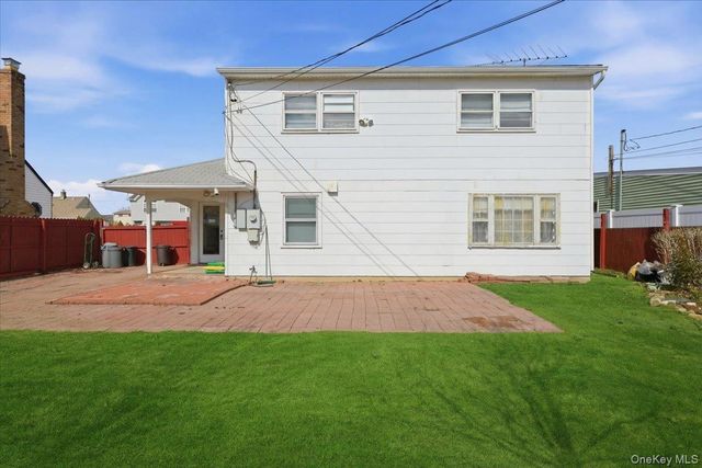 24 Crag Lane, Levittown, NY 11756