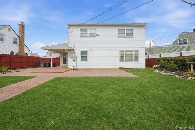 24 Crag Lane, Levittown, NY 11756