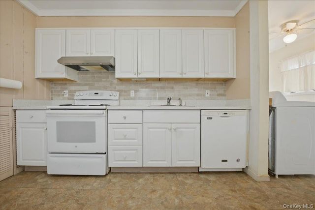 24 Crag Lane, Levittown, NY 11756