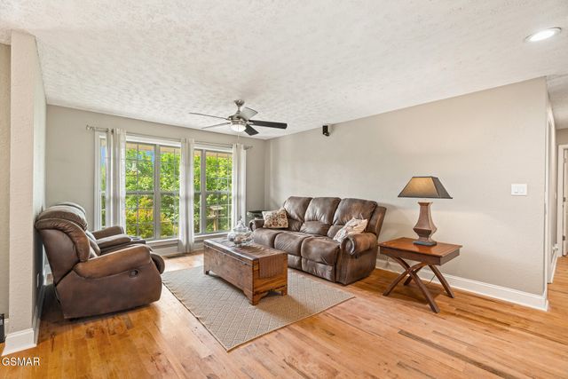 1479 Wendron Moors Drive, Sevierville, TN 37862