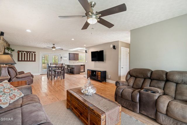1479 Wendron Moors Drive, Sevierville, TN 37862