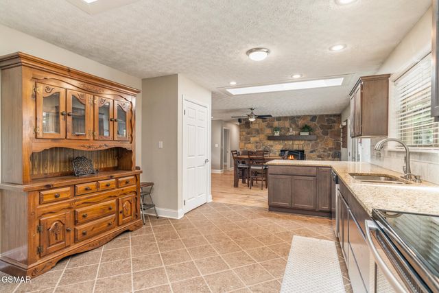 1479 Wendron Moors Drive, Sevierville, TN 37862