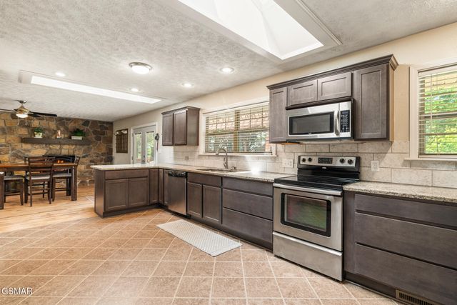 1479 Wendron Moors Drive, Sevierville, TN 37862