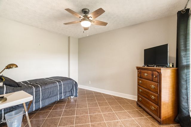 1479 Wendron Moors Drive, Sevierville, TN 37862