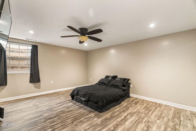 1479 Wendron Moors Drive, Sevierville, TN 37862