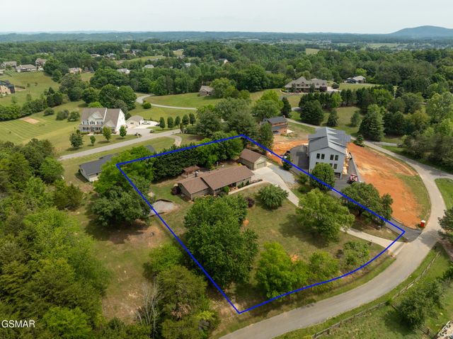 1479 Wendron Moors Drive, Sevierville, TN 37862