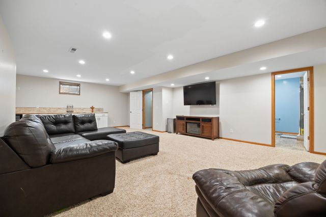 329 NW Driftwood Drive, Ankeny, IA 50023