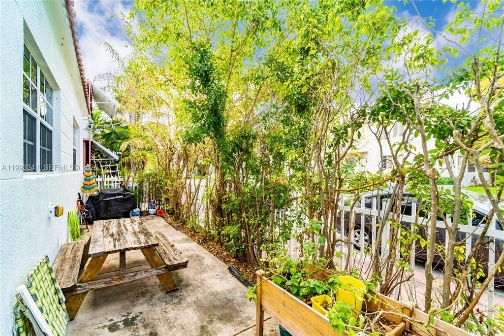 Image 14 of property listing at 8335 E Crespi Blvd 4, Miami Beach, FL 33141