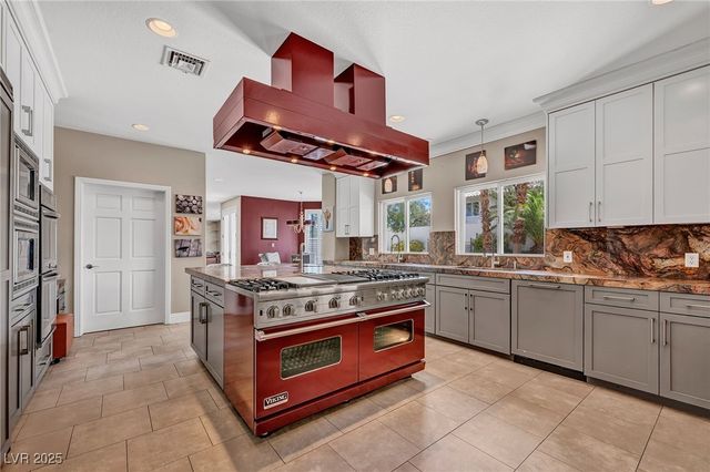 8113 Sapphire Bay Circle, Las Vegas, NV 89128