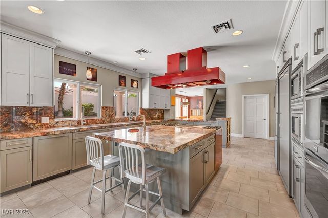 8113 Sapphire Bay Circle, Las Vegas, NV 89128