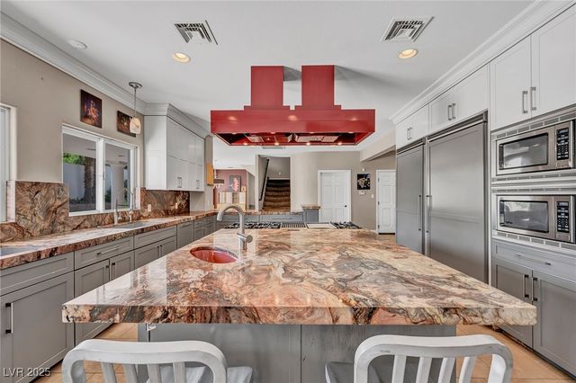 8113 Sapphire Bay Circle, Las Vegas, NV 89128