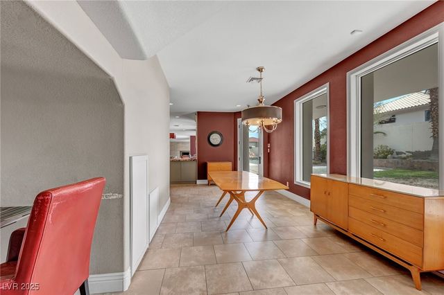 8113 Sapphire Bay Circle, Las Vegas, NV 89128