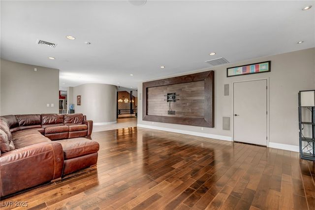 8113 Sapphire Bay Circle, Las Vegas, NV 89128